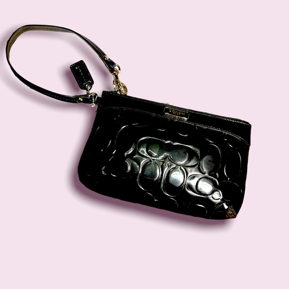 Coach Handbags - Coach Wristlet
